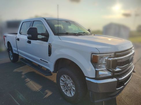 Used 2021 Ford F250 XLT AWD/4WD image 3