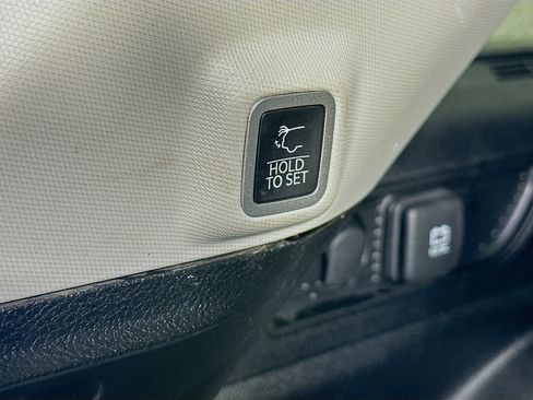 Used 2023 Jeep Grand Cherokee Limited w/ Black Appearance Package image 30