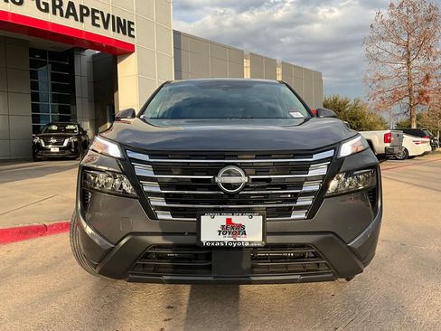 Used 2025 Nissan Rogue SV image 4