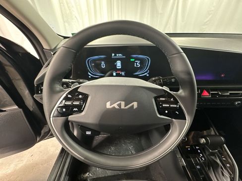 Certified 2025 Kia Niro EX image 20