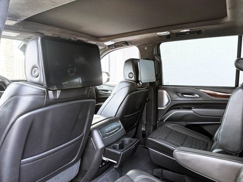 Used 2022 Cadillac Escalade ESV Sport Platinum w/ Heavy-Duty Trailer Package AWD/4WD image 26