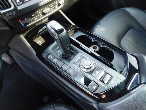 Used 2019 Maserati Levante image 22