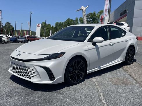 Used 2025 Toyota Camry XSE image 5