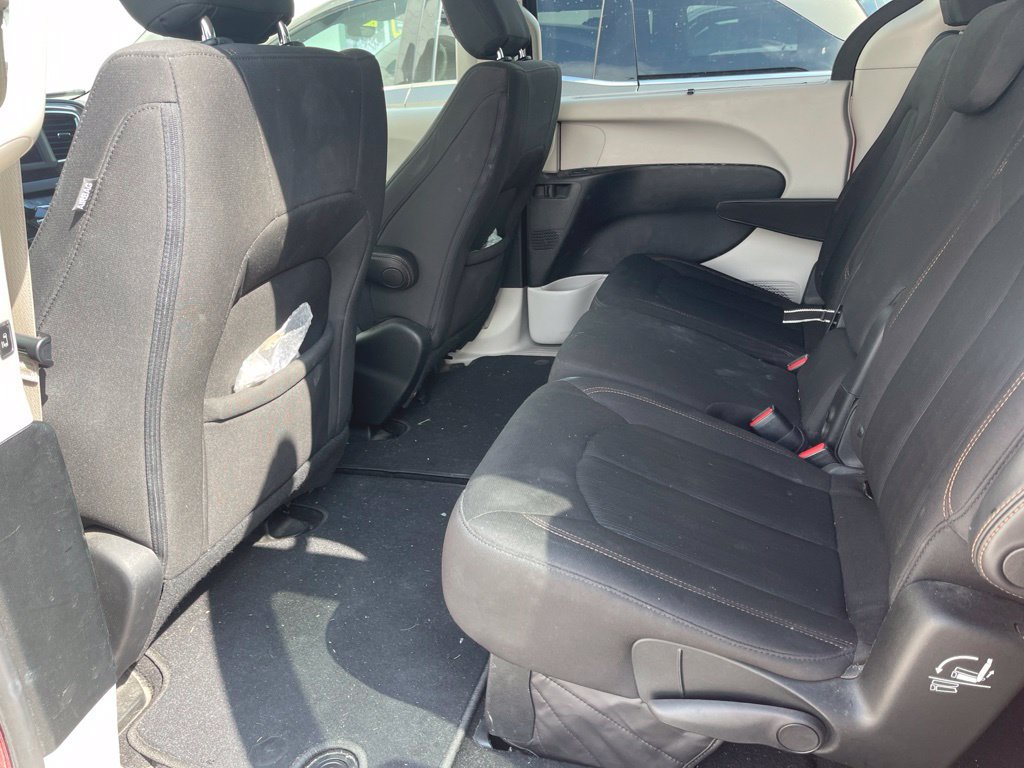 Used 2018 Chrysler Pacifica Touring Plus FWD image 4