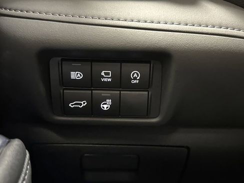 Used 2024 Toyota Highlander Limited image 25