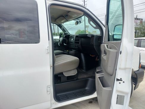 Used 2017 Chevrolet Express 2500 LS image 27