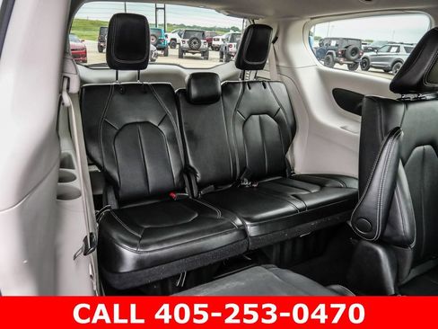 Used 2024 Chrysler Pacifica Limited FWD image 45