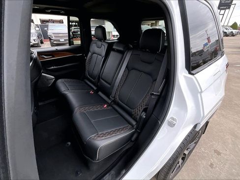 Used 2022 Jeep Grand Cherokee Summit image 20