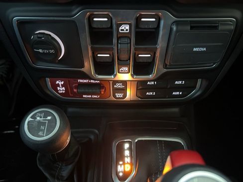 Used 2025 Jeep Gladiator Rubicon w/ Convenience Group image 42