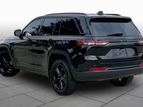 Used 2023 Jeep Grand Cherokee Altitude image 12