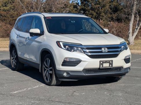 Used 2017 Honda Pilot Touring image 3