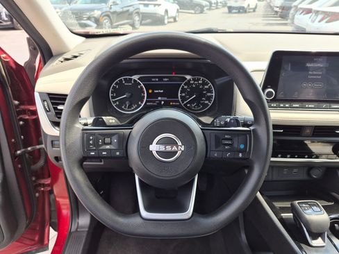 Used 2023 Nissan Rogue SV AWD/4WD image 18