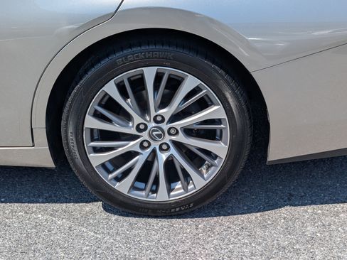 Used 2019 Lexus ES 350 w/ Premium Package FWD image 10