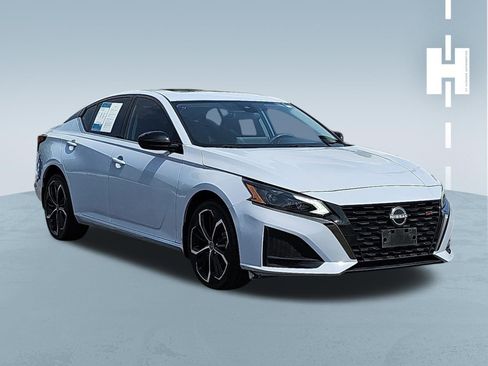 Used 2023 Nissan Altima 2.5 SR w/ SR Premium Package AWD/4WD image 1