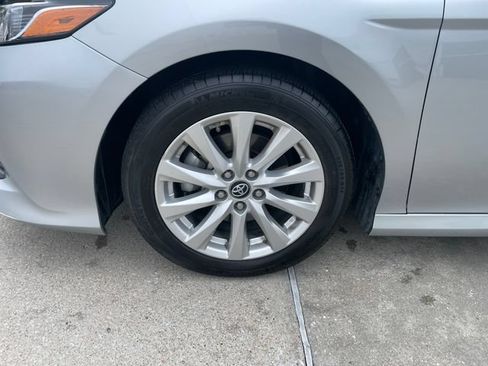 Used 2018 Toyota Camry LE FWD image 33