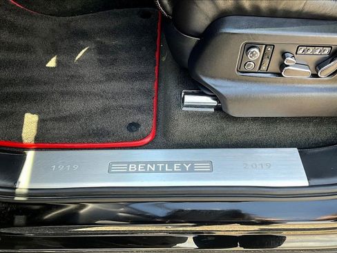 Used 2020 Bentley Bentayga AWD/4WD image 16