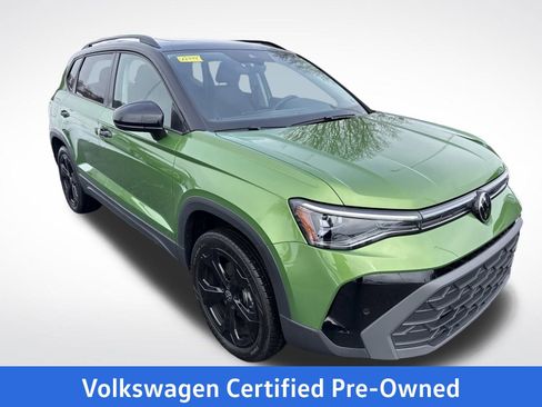 Certified 2025 Volkswagen Taos SE image 8