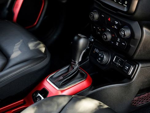 Used 2021 Jeep Renegade Trailhawk image 32