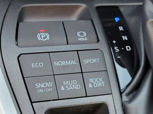 Used 2023 Toyota RAV4 XLE Premium AWD/4WD image 9