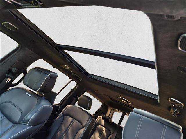 Used 2022 Jeep Grand Wagoneer Series II AWD/4WD image 8