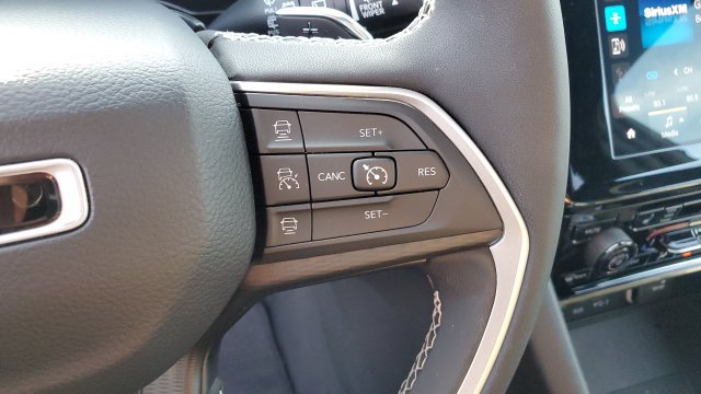 Certified 2024 Jeep Grand Cherokee Altitude AWD/4WD image 11