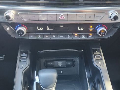 Used 2022 Kia Telluride SX w/ SX Prestige Package image 18