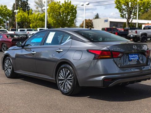 Used 2024 Nissan Altima 2.5 SV FWD image 11