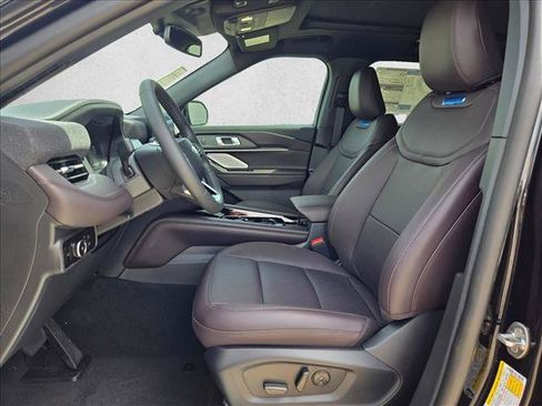 New 2026 Ford Explorer Platinum RWD image 4
