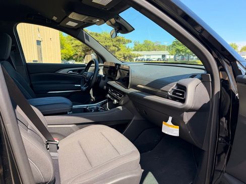 Used 2025 Chevrolet Traverse LT FWD image 27