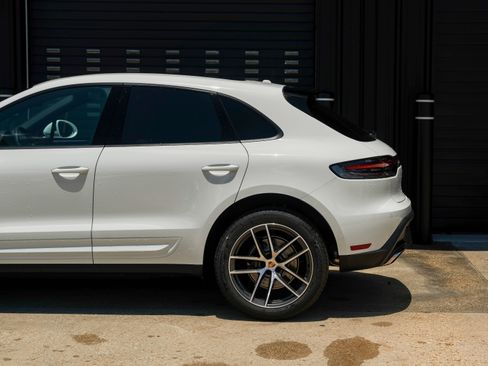 Certified 2025 Porsche Macan image 12