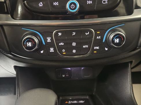 Used 2023 Chevrolet Traverse LT image 5