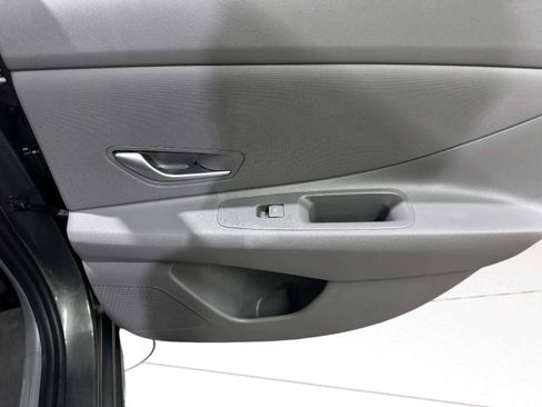 Used 2026 Hyundai Elantra SE FWD image 43