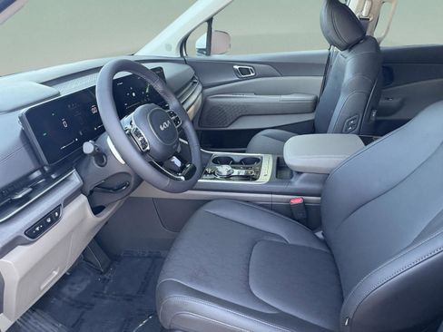 New 2026 Kia Carnival EX FWD image 42