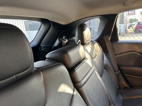 Used 2019 Jeep Cherokee Trailhawk w/ Cold Weather Group AWD/4WD image 12