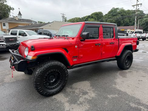 Used 2020 Jeep Gladiator Overland AWD/4WD image 2