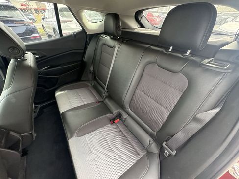 Used 2025 Chevrolet Trax LT image 22