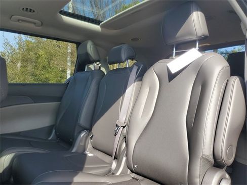 New 2026 Kia Carnival SX image 10