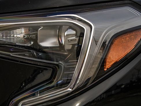 Used 2020 GMC Terrain Denali w/ Denali Premium Package image 8