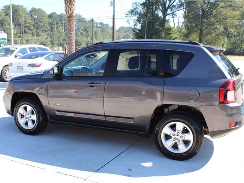 Used 2016 Jeep Compass Latitude image 8