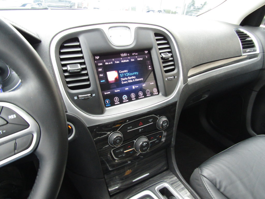 Used 2017 Chrysler 300 Limited RWD image 23