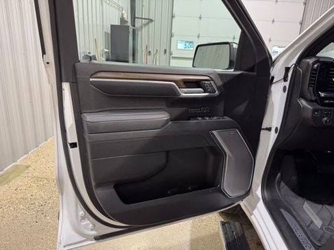 Used 2025 Chevrolet Silverado 1500 High Country AWD/4WD image 9