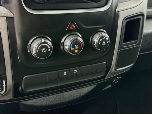 Used 2017 RAM 1500 Express AWD/4WD image 9