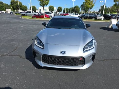 Used 2026 Toyota GR86 RWD image 2