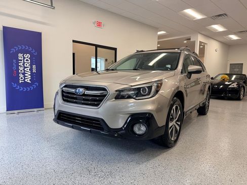 Used 2018 Subaru Outback 2.5i Limited AWD/4WD image 3