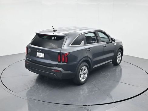 Used 2023 Kia Sorento LX image 40