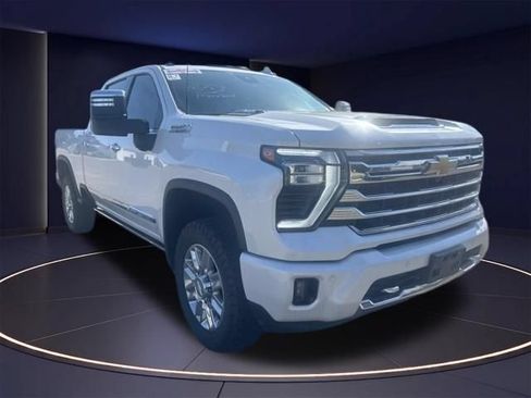 Used 2024 Chevrolet Silverado 2500 High Country w/ High Country Premium Package AWD/4WD image 5