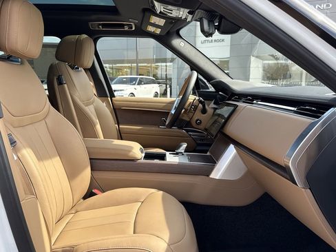 New 2025 Land Rover Range Rover SE AWD/4WD image 17