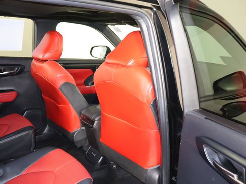 Used 2021 Toyota Highlander XSE image 46