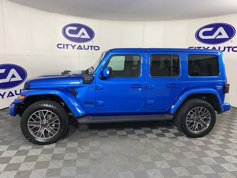 Used 2022 Jeep Wrangler Unlimited Sahara AWD/4WD image 6