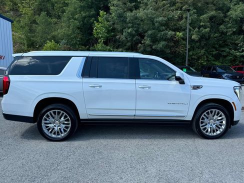 Used 2025 GMC Yukon XL Denali w/ Sun & Power Step Package AWD/4WD image 8